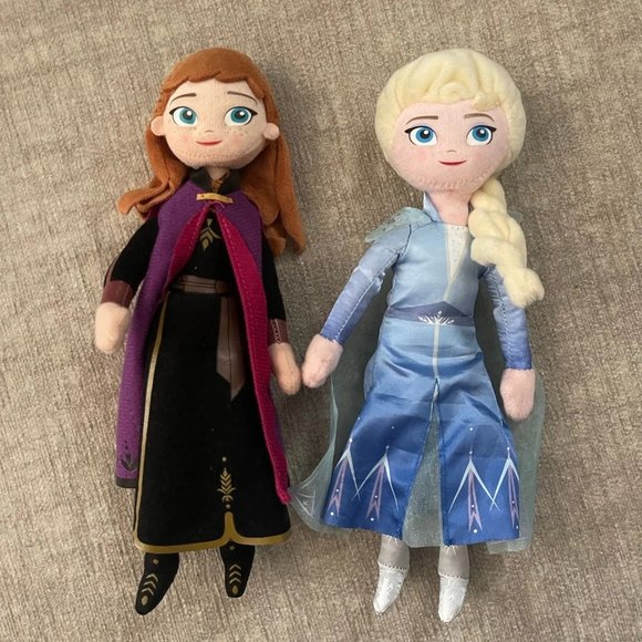 Elsa & Anna Dolls - Picture 1 of 3